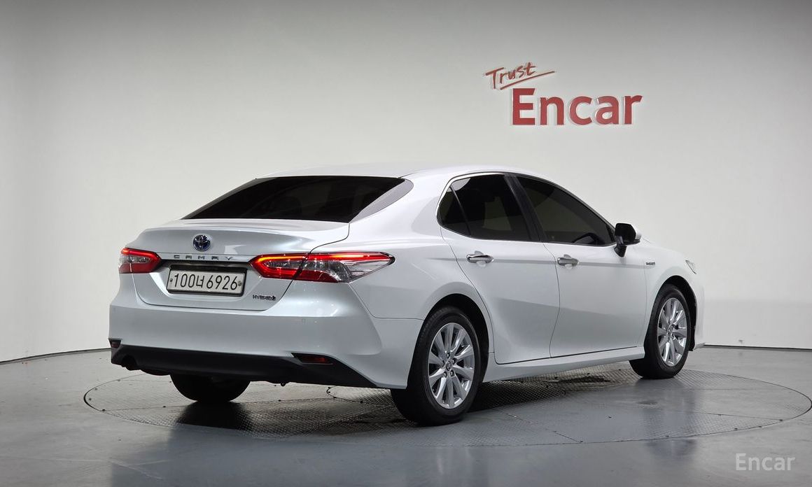 Camry (XV70)2.5 LE Hybrid 3
