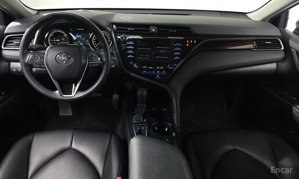 Camry (XV70)2.5 LE Hybrid 8