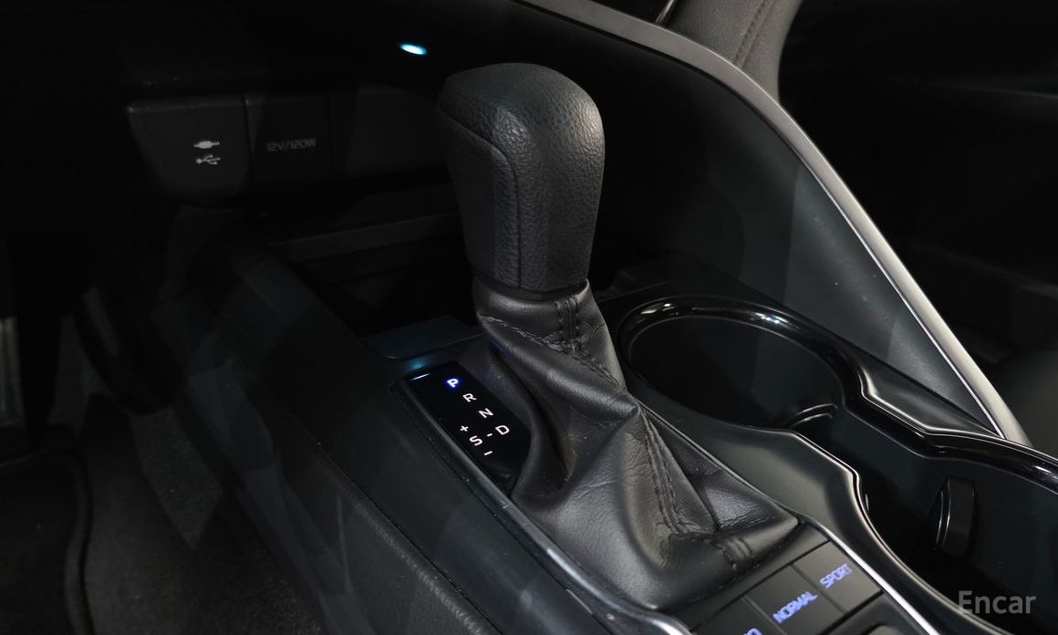 Camry (XV70)2.5 LE Hybrid 10