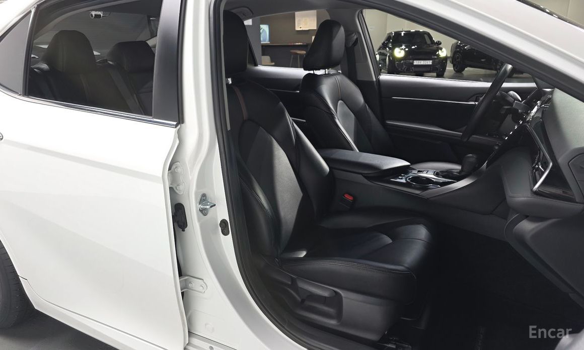 Camry (XV70)2.5 LE Hybrid 11