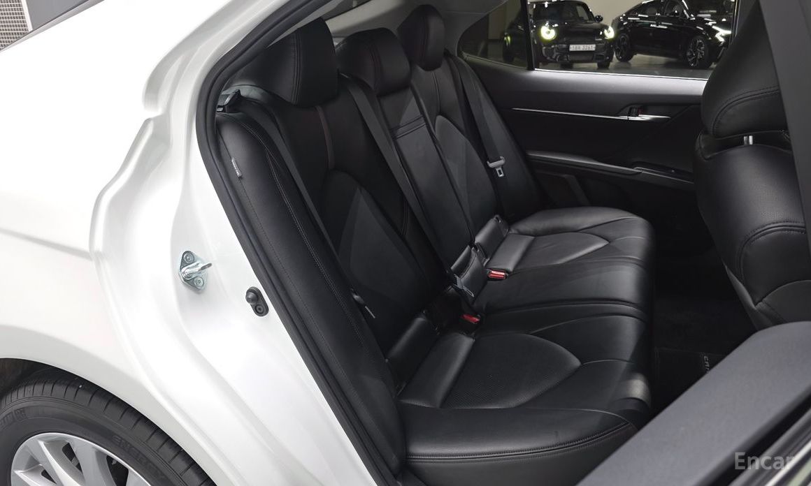 Camry (XV70)2.5 LE Hybrid 13