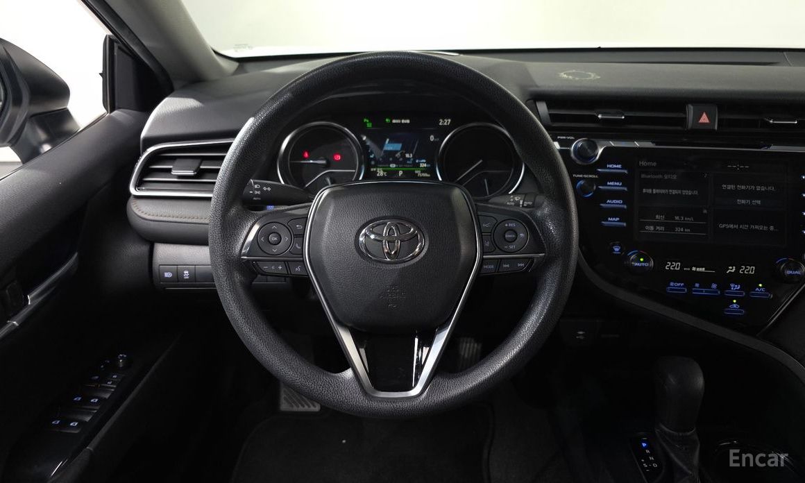 Camry (XV70)2.5 LE Hybrid 14