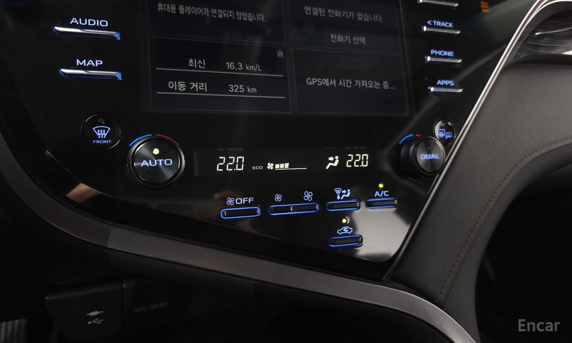 Camry (XV70)2.5 LE Hybrid 17