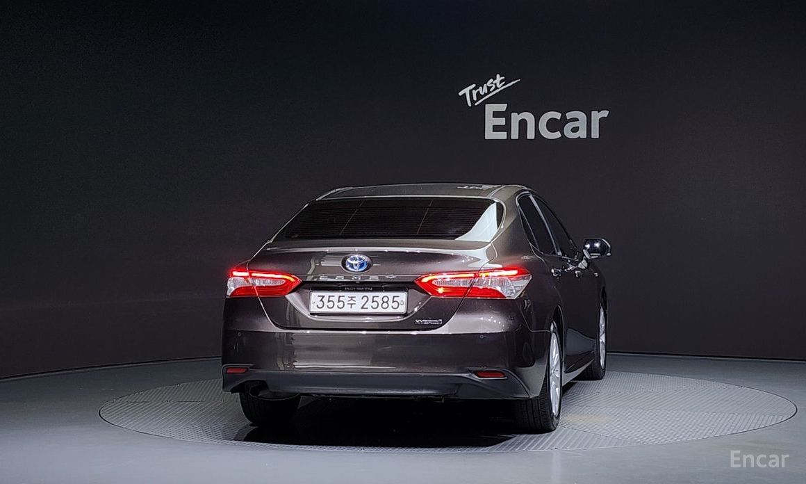 Camry (XV70)2.5 LE Hybrid 5