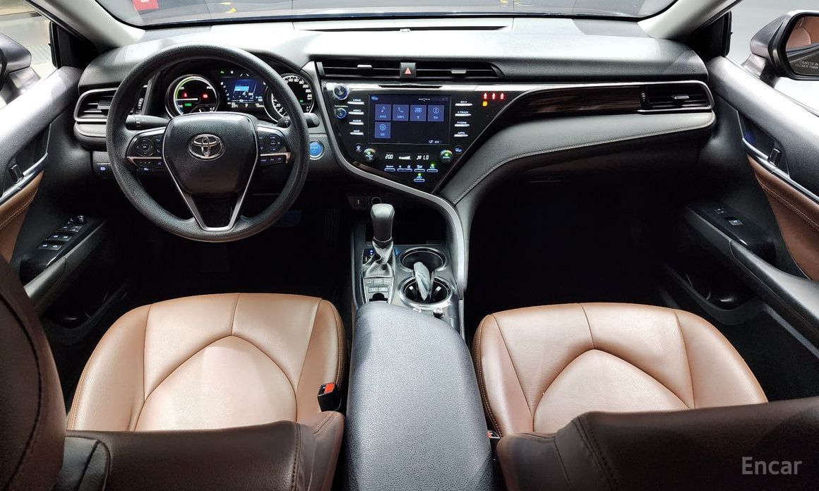 Camry (XV70)2.5 LE Hybrid 8