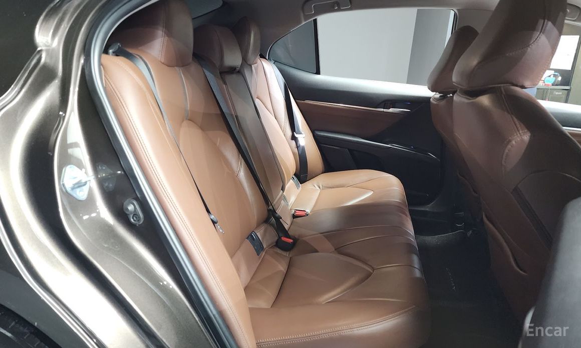 Camry (XV70)2.5 LE Hybrid 13