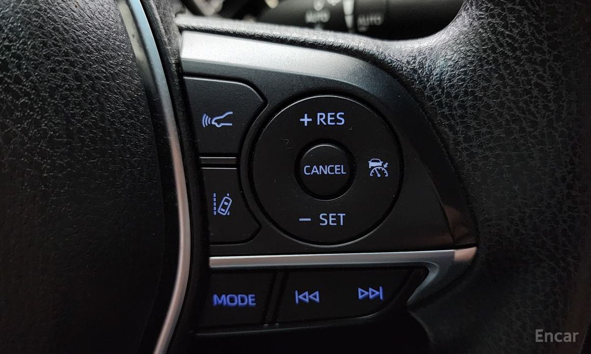 Camry (XV70)2.5 LE Hybrid 17
