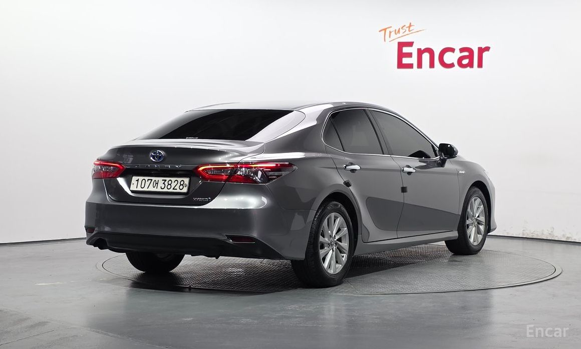 Camry (XV70)2.5 LE Hybrid 3