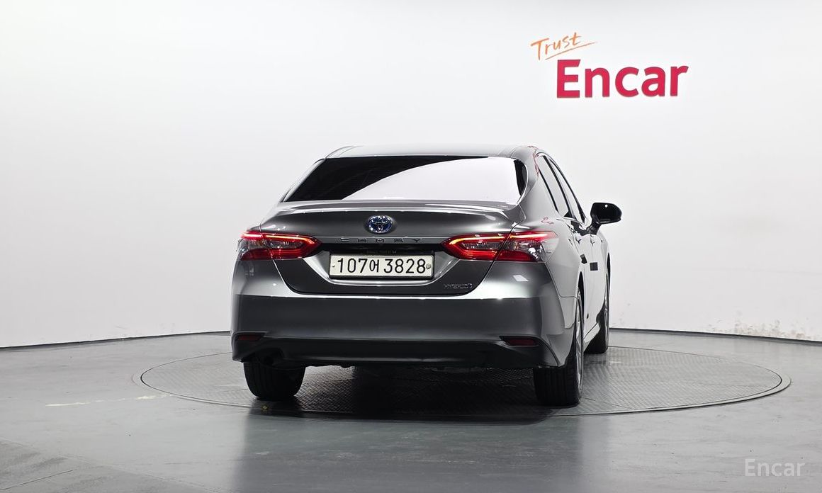Camry (XV70)2.5 LE Hybrid 5