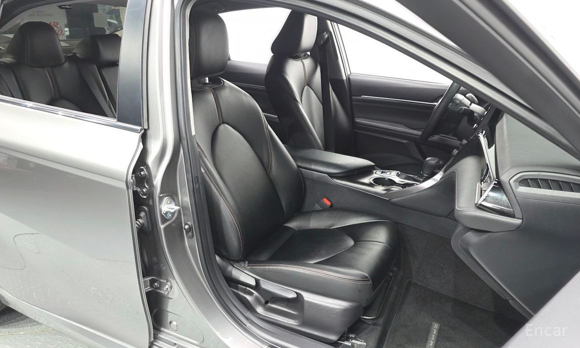 Camry (XV70)2.5 LE Hybrid 11