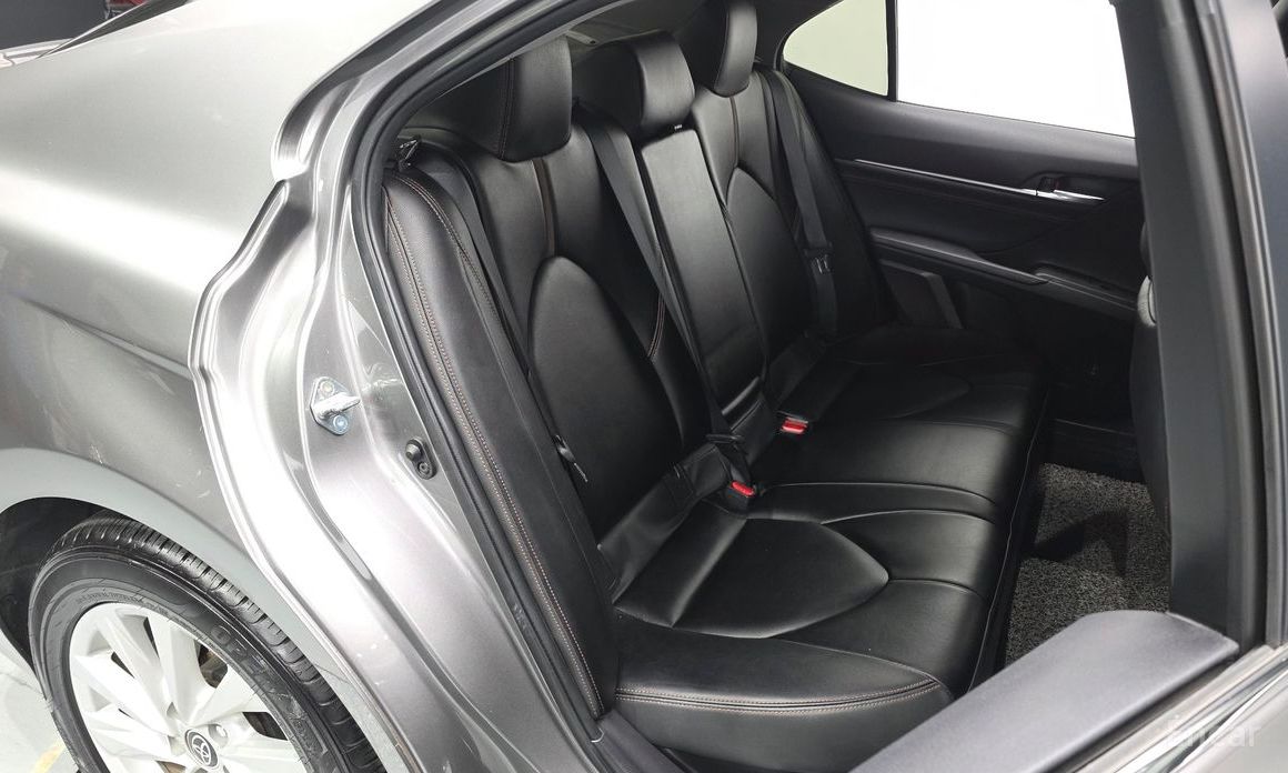 Camry (XV70)2.5 LE Hybrid 12