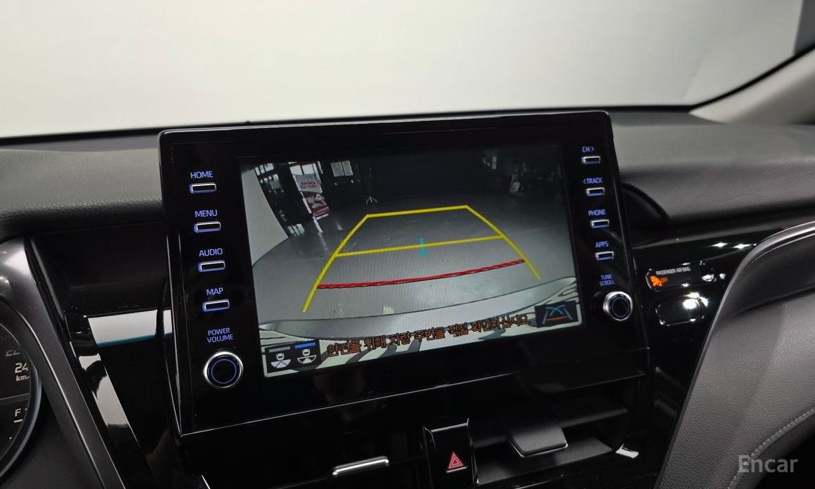 Camry (XV70)2.5 LE Hybrid 17