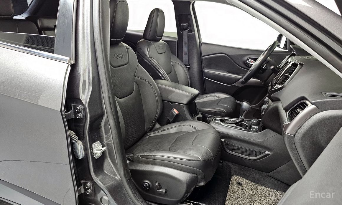 Cherokee (KL) 2.4 Limited AWD 11
