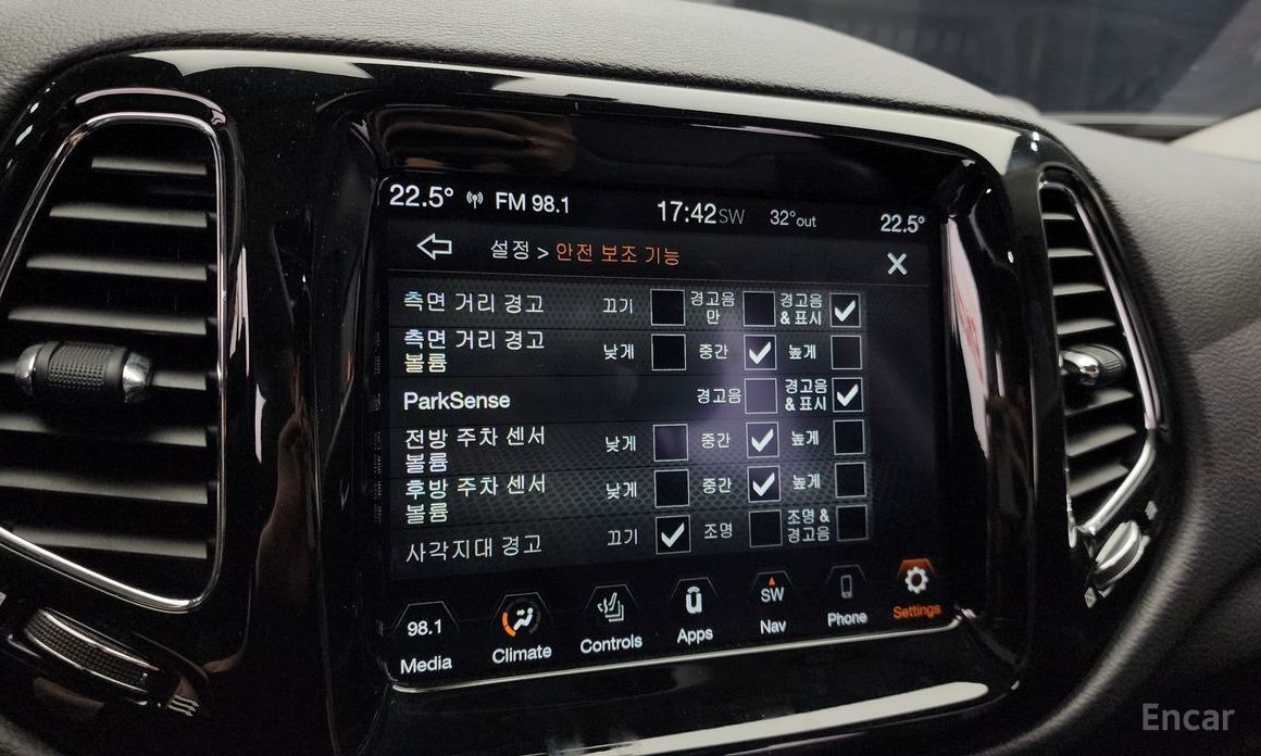 Compass 2nd Generation 2.4 Limited 2WD 17