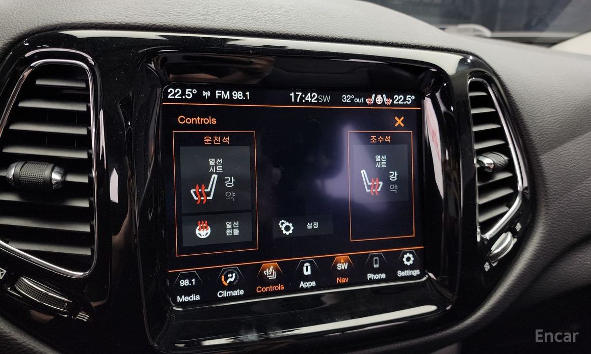 Compass 2nd Generation 2.4 Limited 2WD 18