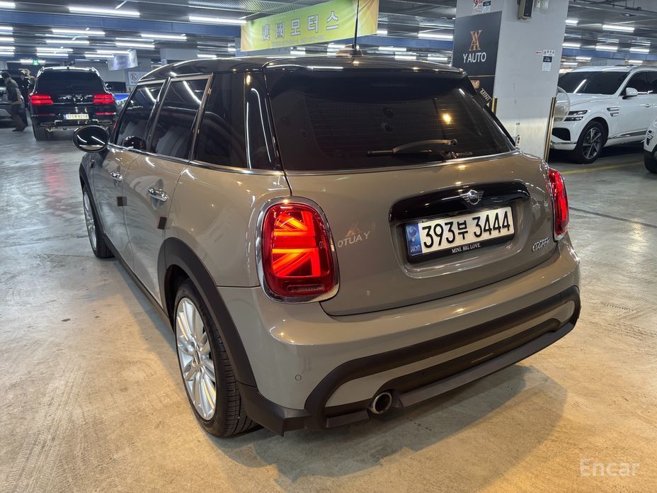 Cooper 5-Door Classic Plus 3rd Generation 3