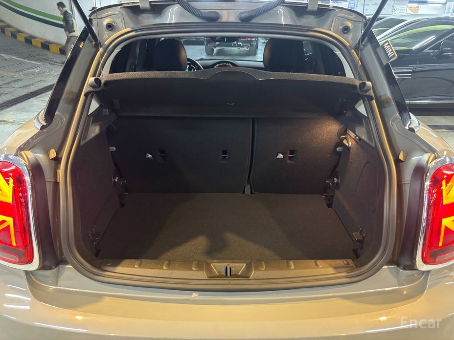 Cooper 5-Door Classic Plus 3rd Generation 17