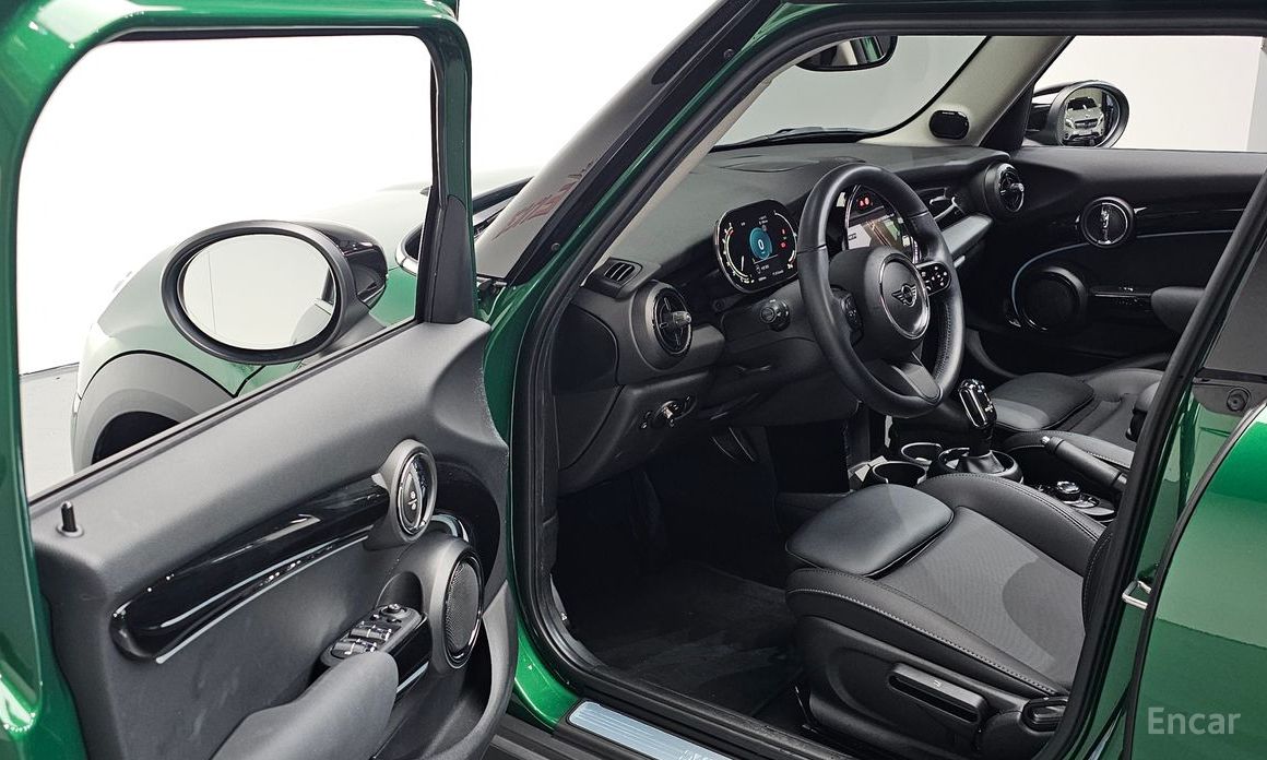 Cooper 5-Door Classic Plus 3rd Generation 11