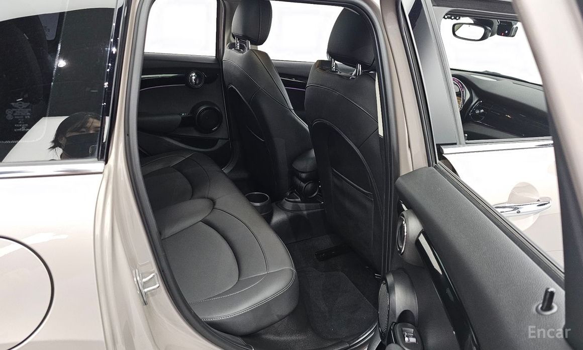 Cooper 5-Door Classic Plus Launchpack 3rd Generation 13