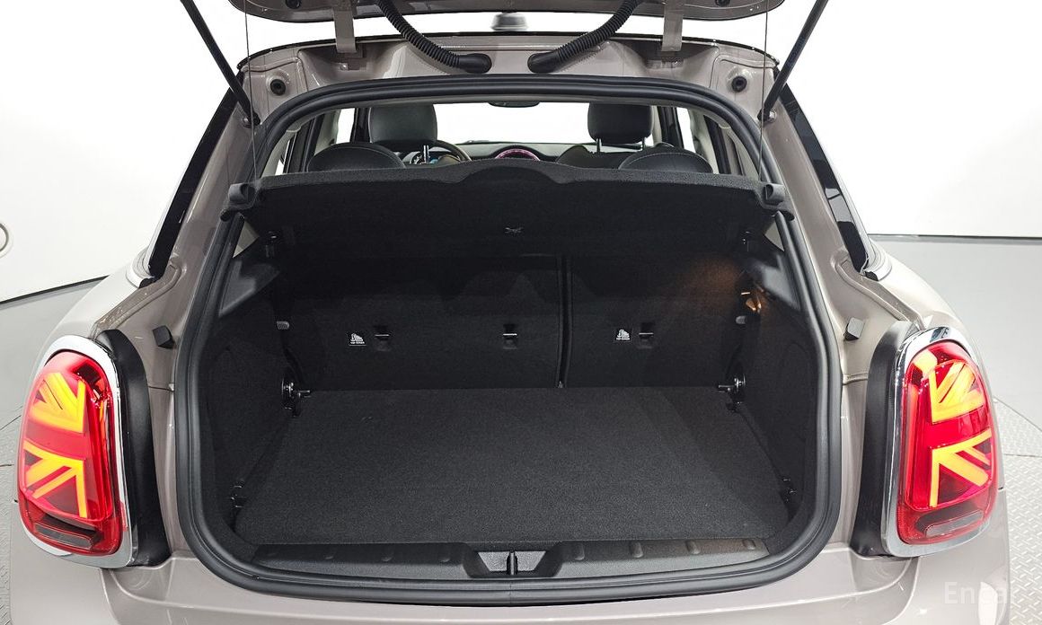 Cooper 5-Door Classic Plus Launchpack 3rd Generation 21