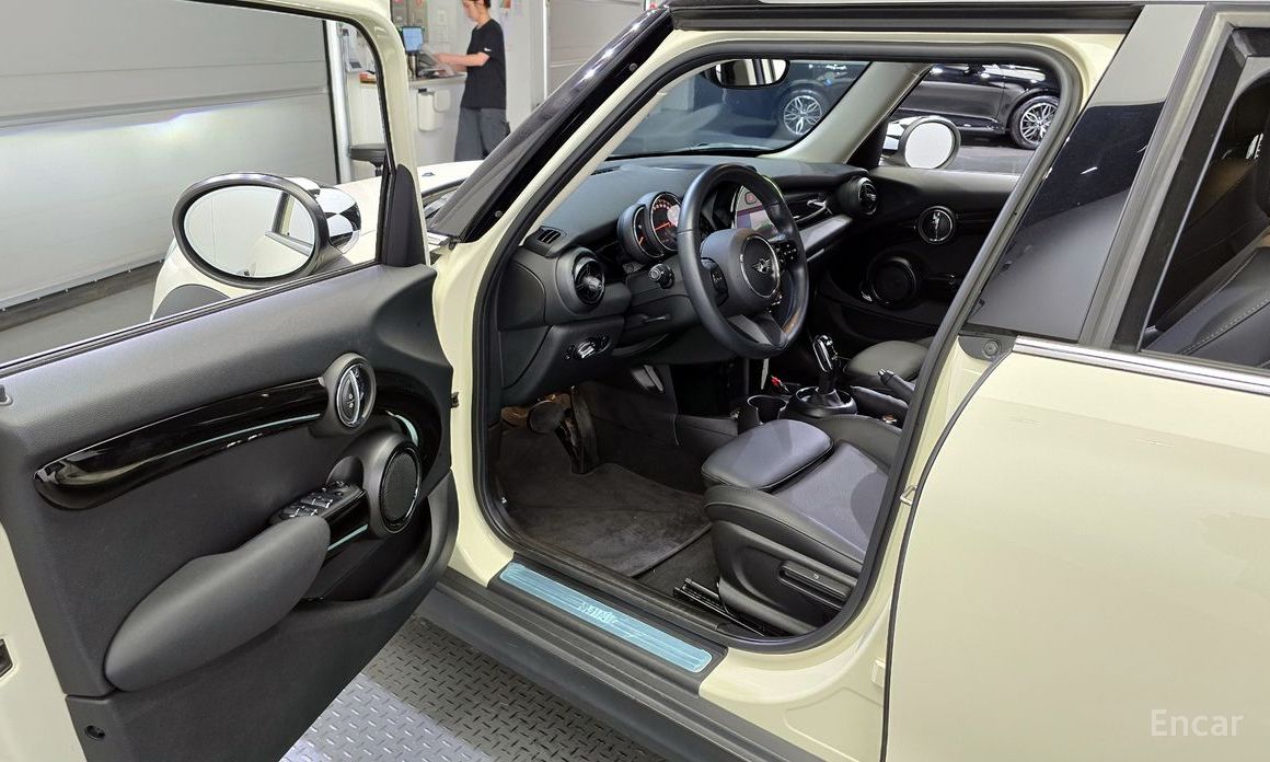 Cooper 5-door Classic 3rd Generation 11