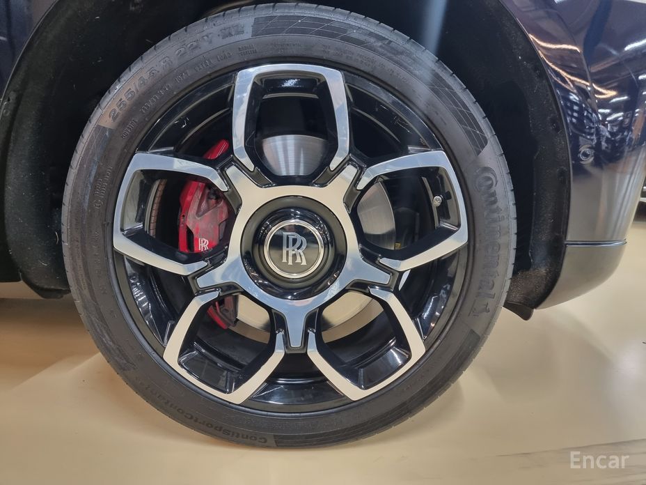 Cullinan 6. 7 V12 Black Badge 6