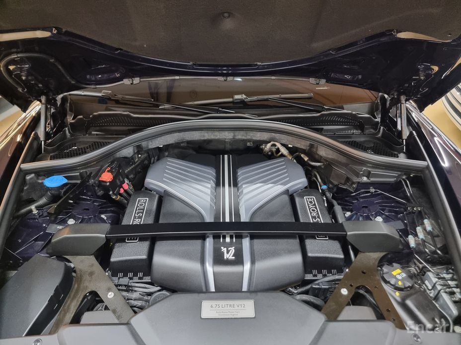 Cullinan 6. 7 V12 Black Badge 7