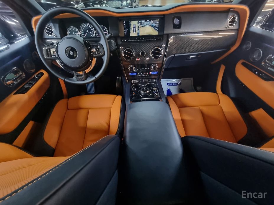 Cullinan 6. 7 V12 Black Badge 8
