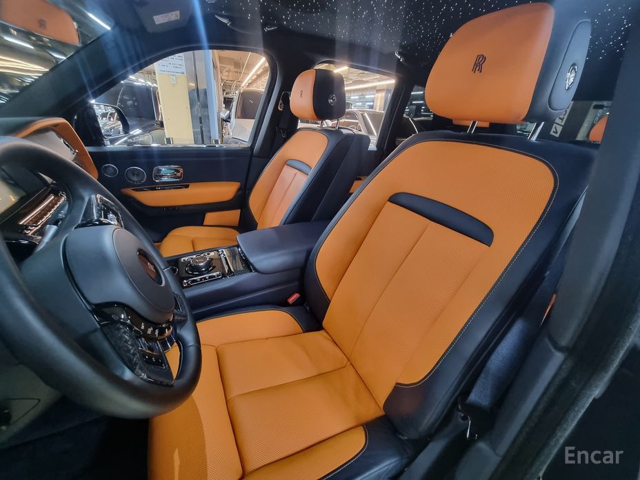 Cullinan 6. 7 V12 Black Badge 9