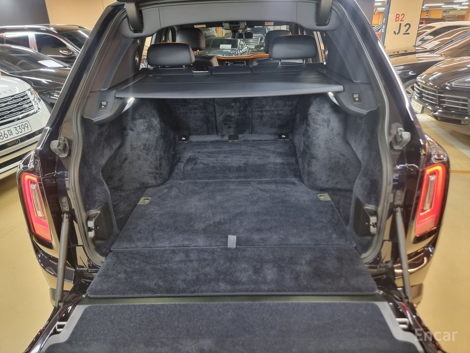 Cullinan 6. 7 V12 Black Badge 13
