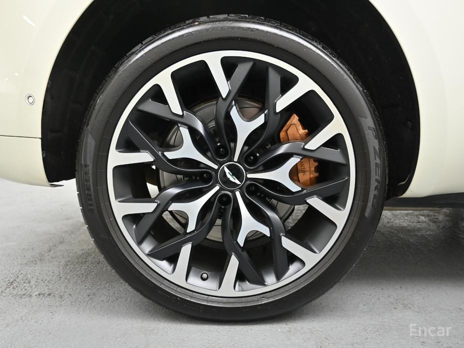 Aston Martin DBX4.0 V8 №6