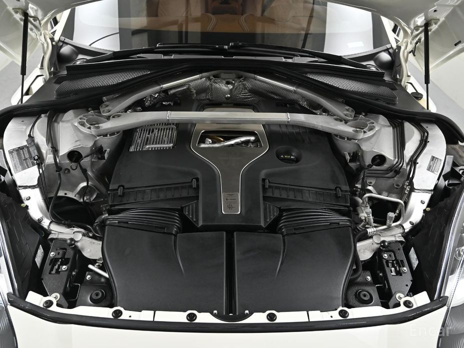 Aston Martin DBX4.0 V8 №7