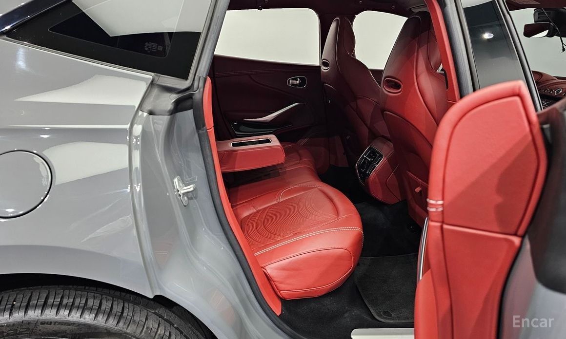 Aston Martin DBX4.0 V8 №13