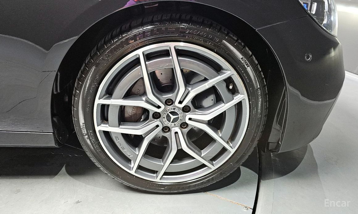 E-Class W213E220d 4MATIC AMG Line 6
