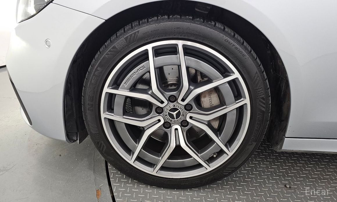E-Class W213E220d 4MATIC AMG Line 6
