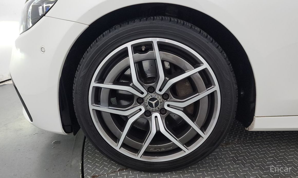 E-Class W213E220d 4MATIC AMG Line 6