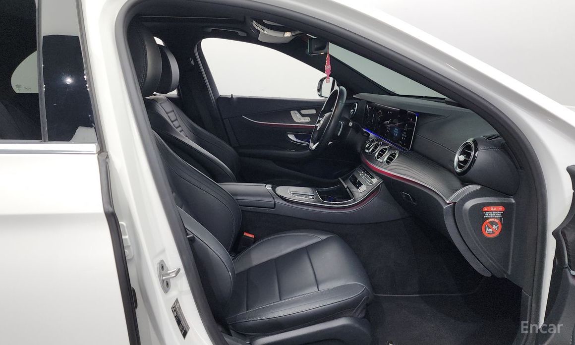 E-Class W213E220d 4MATIC AMG Line 12