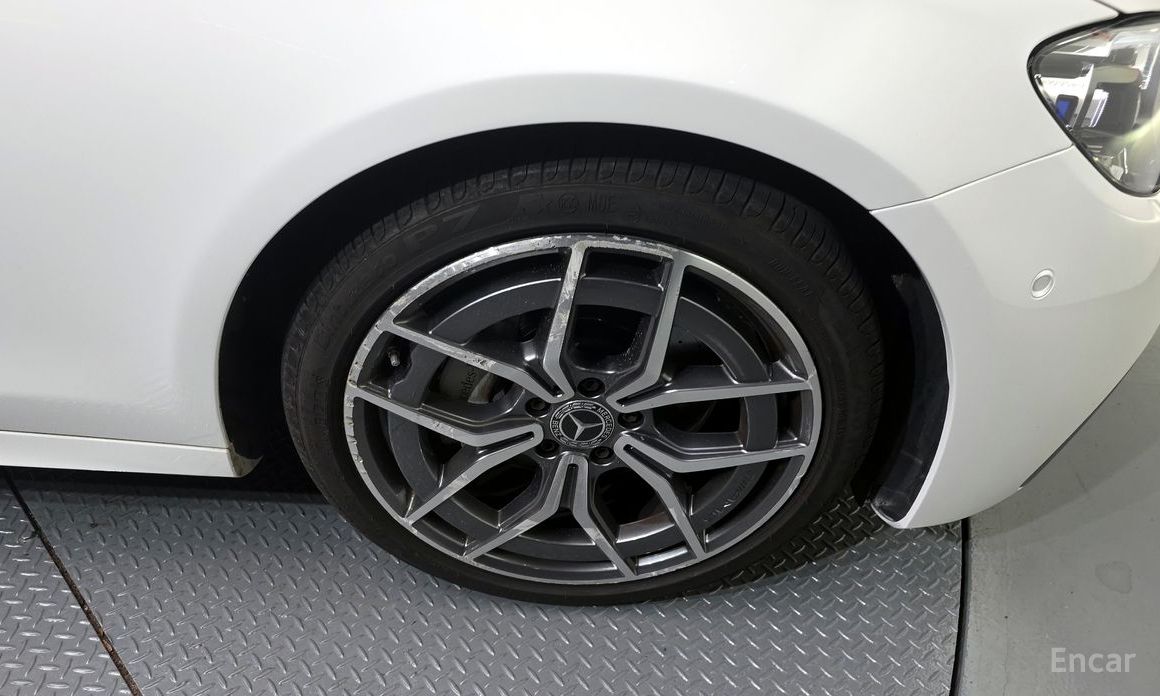 E-Class W213E220d 4MATIC AMG Line 6