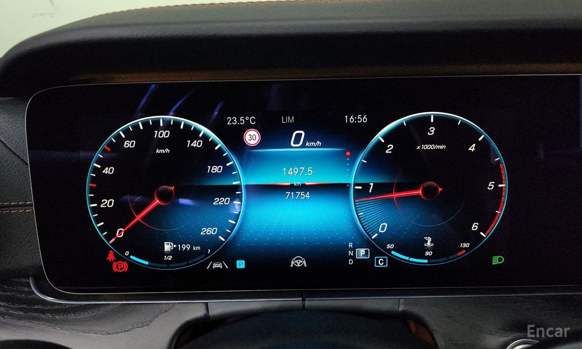 E-Class W213E220d 4MATIC AMG Line 9