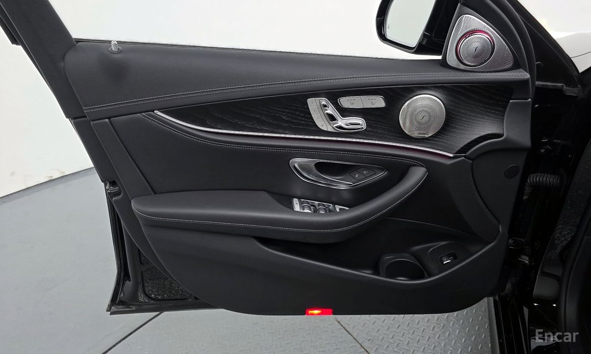 E-Class W213E220d 4MATIC AMG Line 19