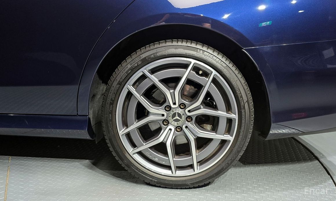 E-Class W213E220d 4MATIC AMG Line 6