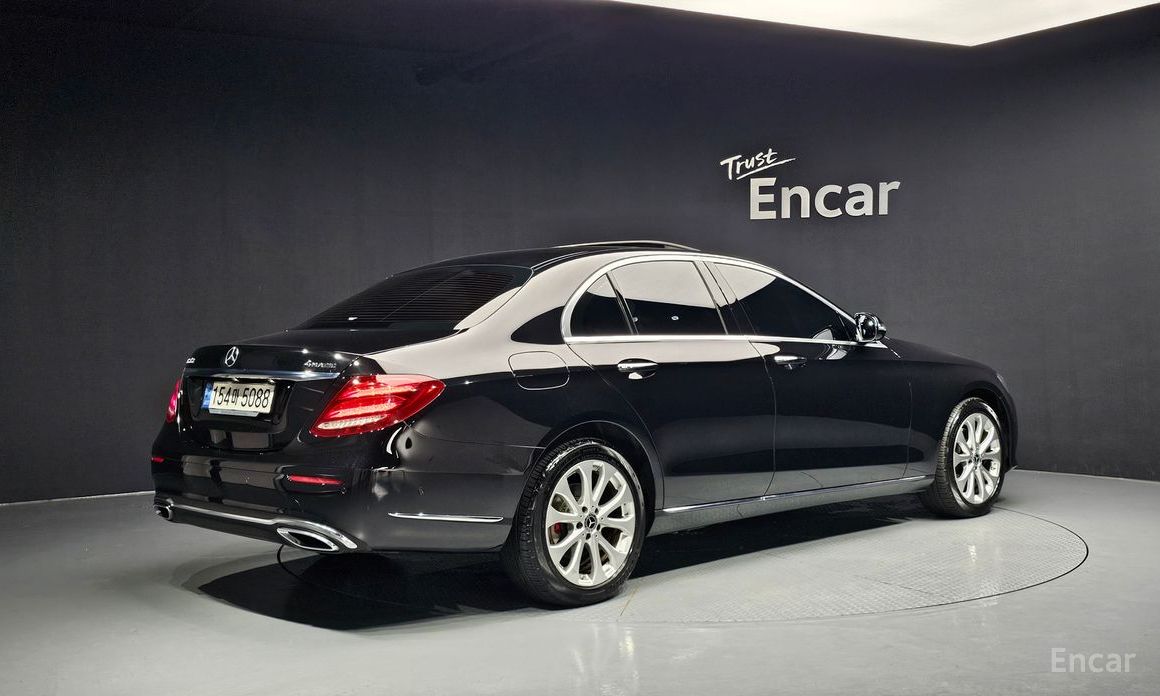 E-Class W213E220d 4MATIC Exclusive 3