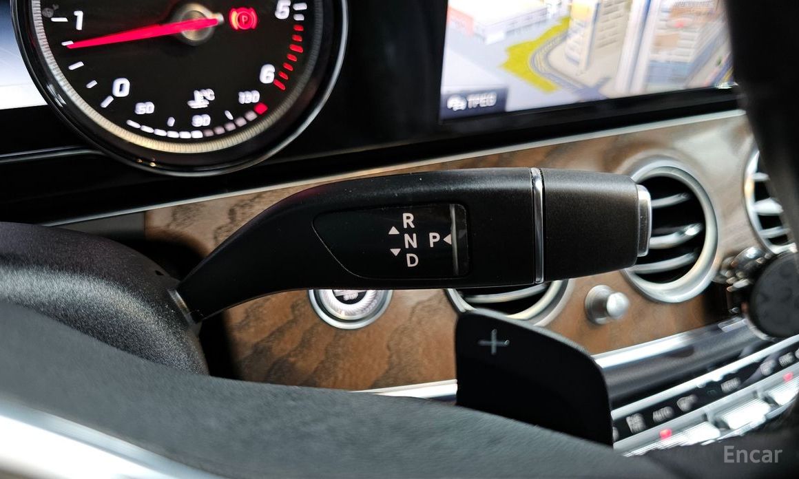 E-Class W213E220d 4MATIC Exclusive 10