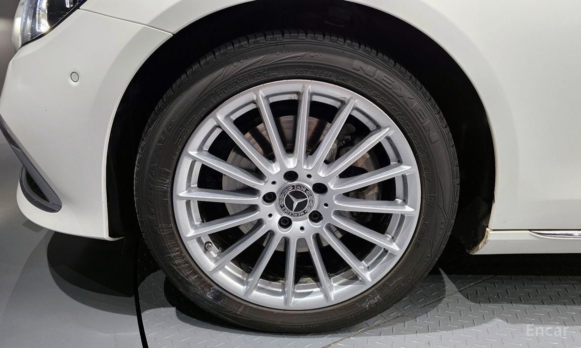 E-Class W213E220d 4MATIC Exclusive 6