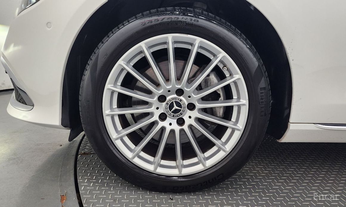 E-Class W213E220d 4MATIC Exclusive 6