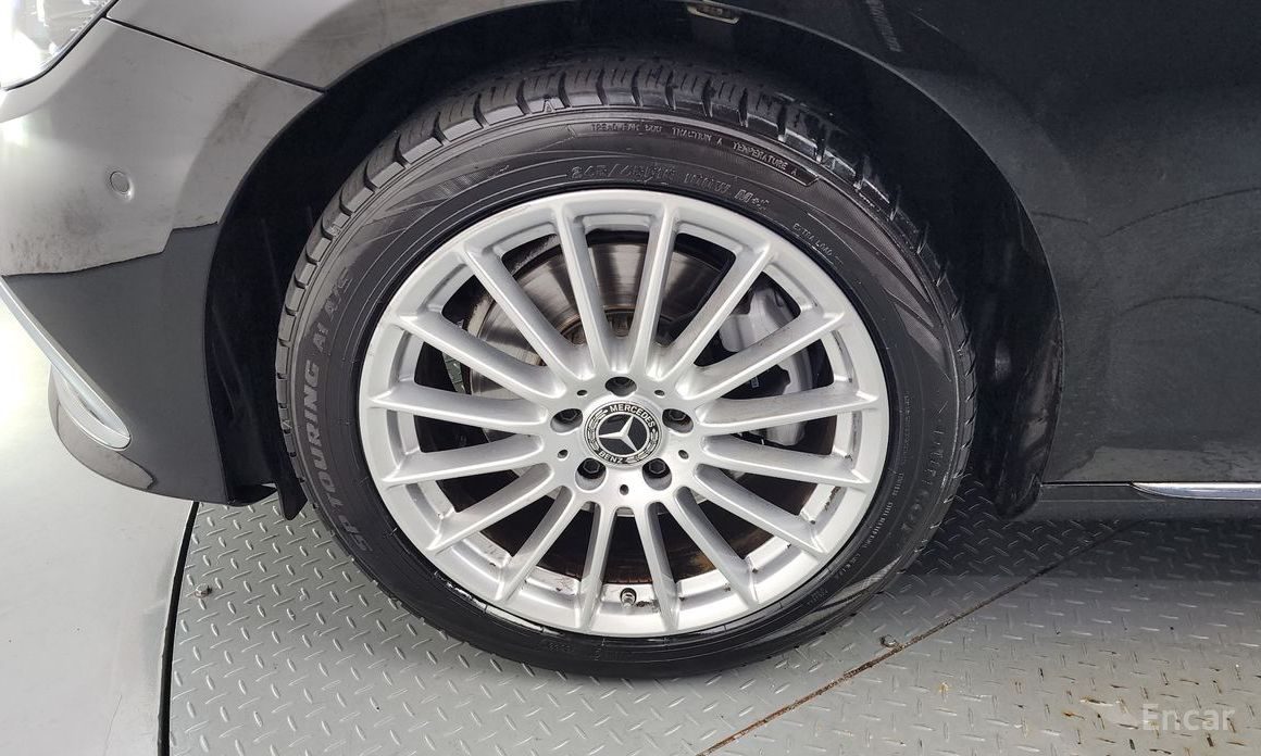 E-Class W213E220d 4MATIC Exclusive 6
