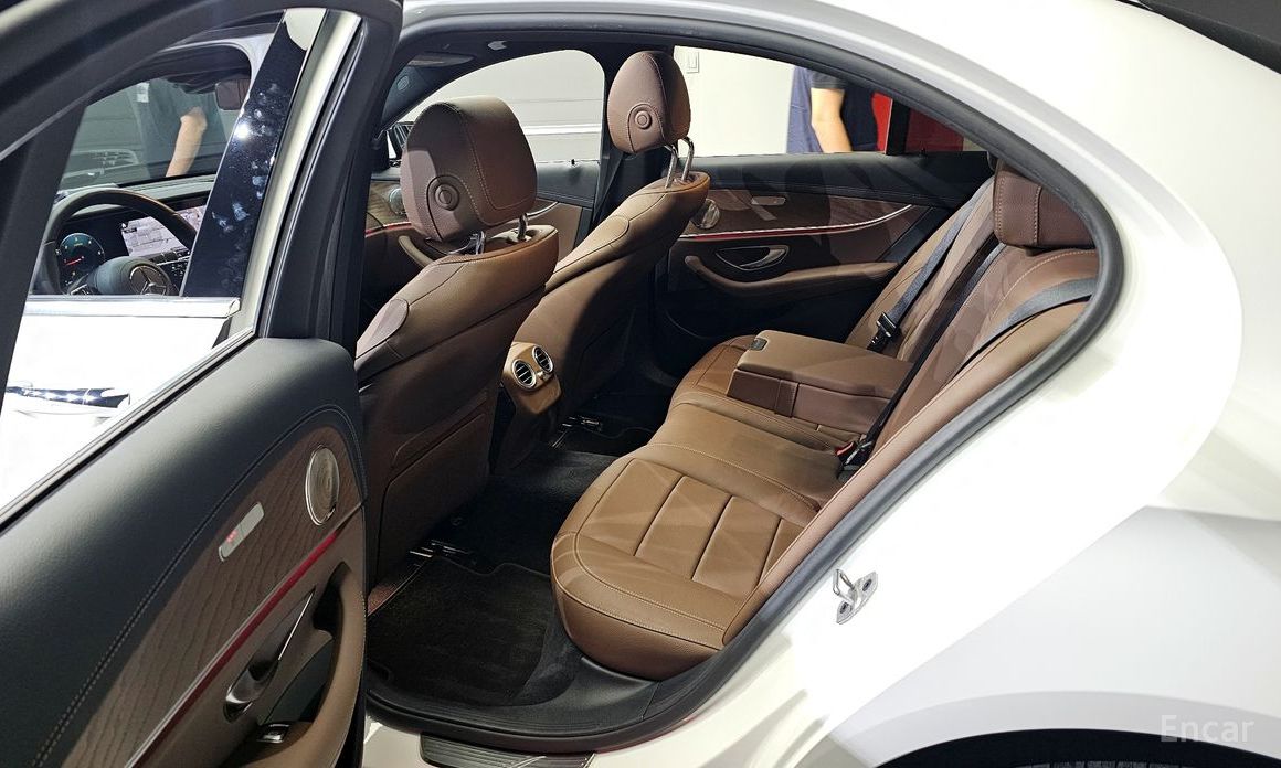 E-Class W213E220d 4MATIC Exclusive 12