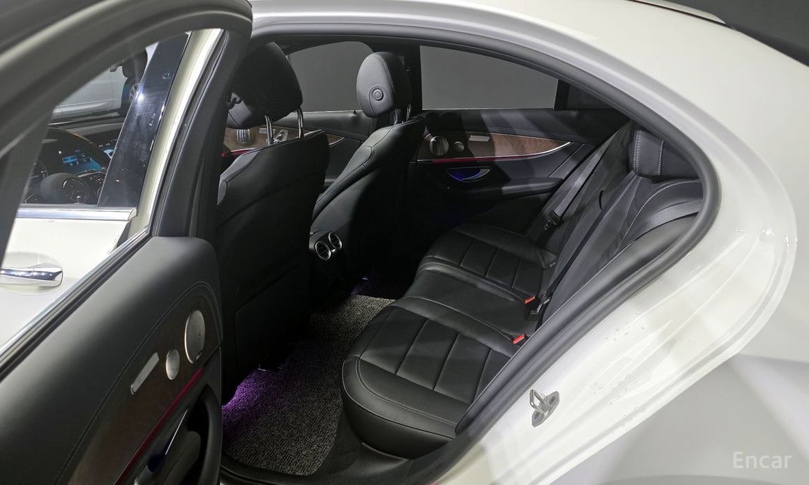 E-Class W213E220d 4MATIC Exclusive 12
