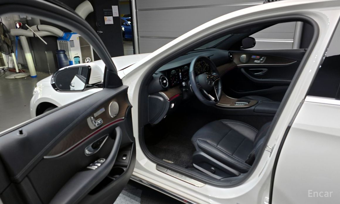 E-Class W213E220d 4MATIC Exclusive 12