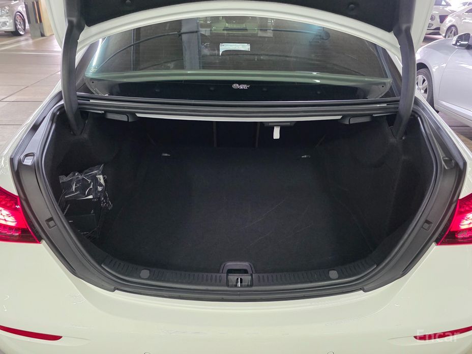 E-Class W213E300 4MATIC Avant-GARDE 14